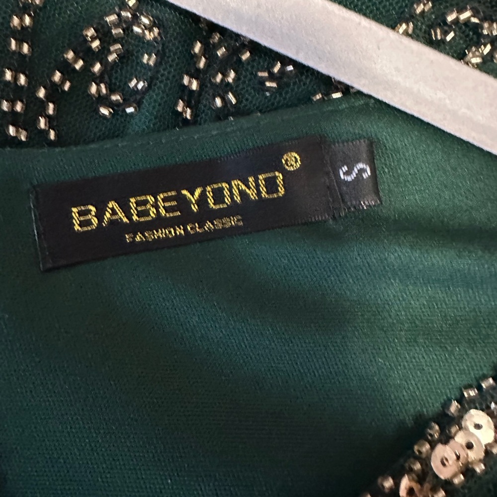 Elegant Green and Gold Beaded Dress - Picture 3 of 8